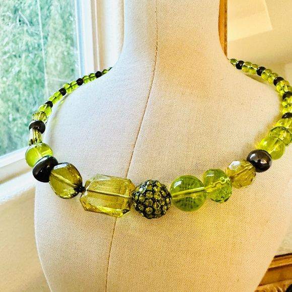 Green Glass Statement Necklace - Picture 6 of 12